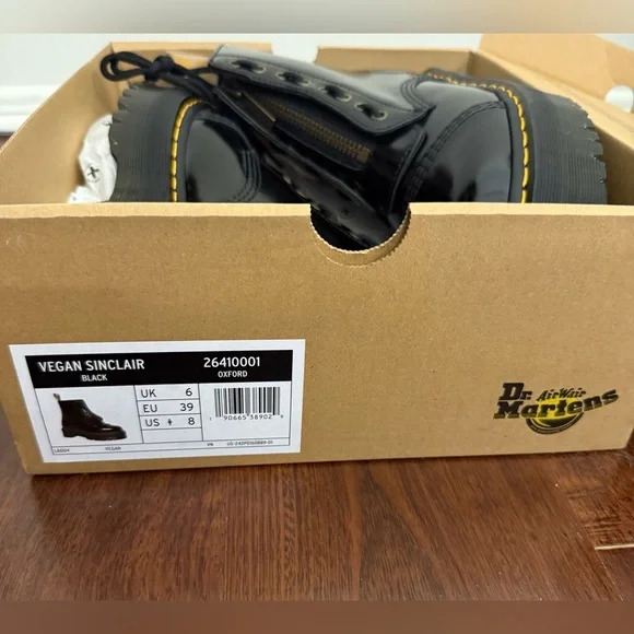 NWT Dr. Martens Sinclair Vegan Patent Leather boots in black Size 8 - Picture 7 of 16